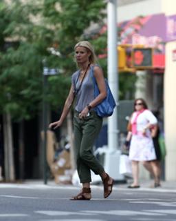 Gwyneth Paltrow feet photo thumbnail