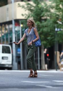 Gwyneth Paltrow feet photo thumbnail