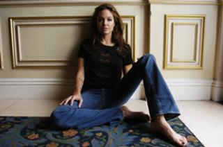 Angelina Jolie feet photo thumbnail