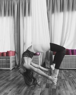 Athina Oikonomakou feet photo thumbnail