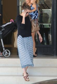 Amanda Peet feet photo thumbnail