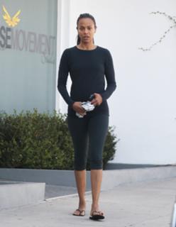 Zoe Saldana feet photo thumbnail