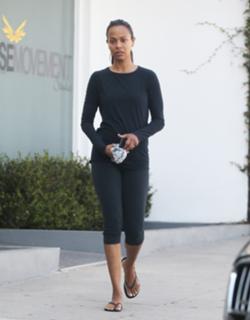 Zoe Saldana feet photo thumbnail