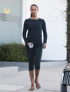 Zoe Saldana feet photo thumbnail