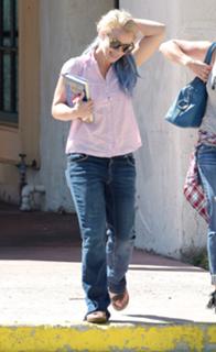 Britney Spears feet photo thumbnail