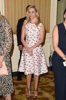 Reese Witherspoon feet photo thumbnail
