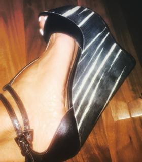 Bethenny Frankel feet photo thumbnail