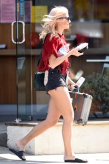 Pixie Lott feet photo thumbnail