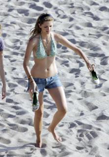 Mischa Barton feet photo thumbnail
