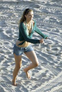 Mischa Barton feet photo thumbnail