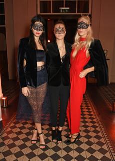Cara Delevingne feet photo thumbnail