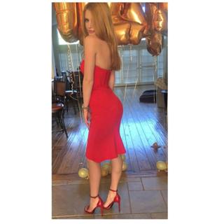 Bella Thorne feet photo thumbnail