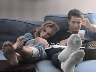 Bella Thorne feet photo thumbnail