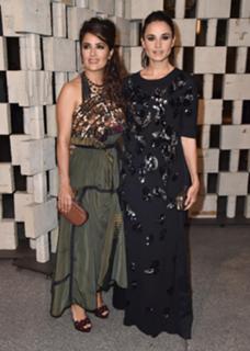 Salma Hayek feet photo thumbnail