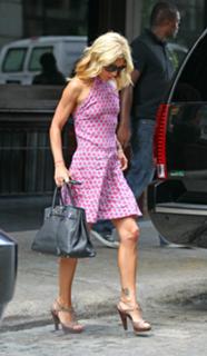 Kelly Ripa feet photo thumbnail