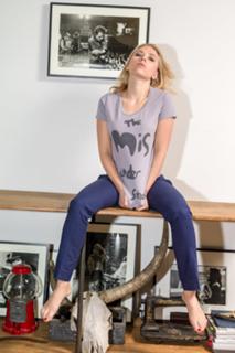 Scarlett Johansson feet photo thumbnail