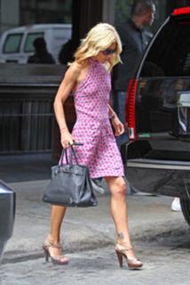 Kelly Ripa feet photo thumbnail