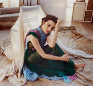 Rachel Weisz feet photo thumbnail