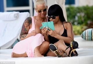 Amber Rose feet photo thumbnail