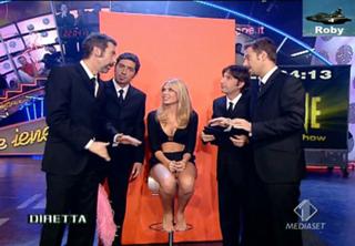 Ilary Blasi feet photo thumbnail