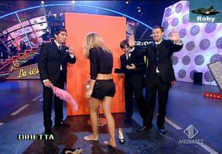 Ilary Blasi feet photo thumbnail