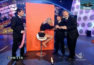 Ilary Blasi feet photo thumbnail