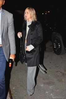 Jennifer Lawrence feet photo thumbnail