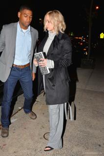 Jennifer Lawrence feet photo thumbnail