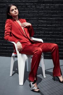 Selena Gomez feet photo thumbnail