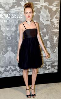 Cara Delevingne feet photo thumbnail