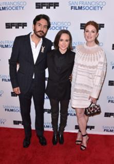 Julianne Moore feet photo thumbnail