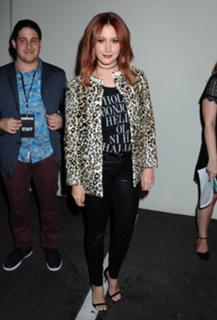 Ashley Tisdale feet photo thumbnail