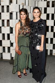Salma Hayek feet photo thumbnail