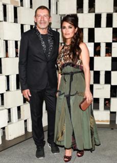 Salma Hayek feet photo thumbnail