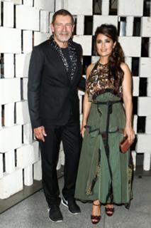 Salma Hayek feet photo thumbnail