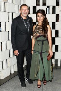 Salma Hayek feet photo thumbnail