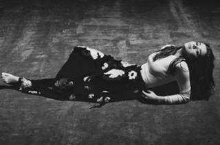 Hailee Steinfeld feet photo thumbnail