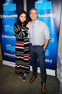 Selena Gomez feet photo thumbnail