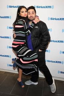 Selena Gomez feet photo thumbnail