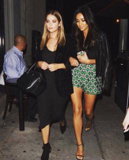 Shay Mitchell feet photo thumbnail