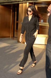 Selena Gomez feet photo thumbnail
