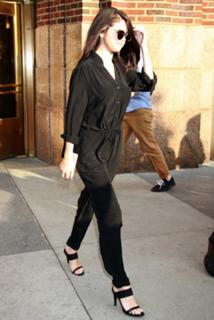 Selena Gomez feet photo thumbnail