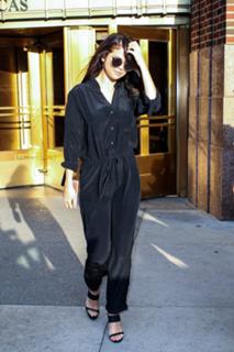 Selena Gomez feet photo thumbnail