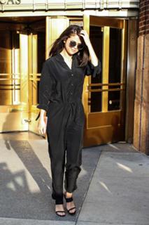 Selena Gomez feet photo thumbnail