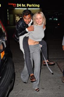 Jennifer Lawrence feet photo thumbnail