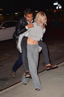 Jennifer Lawrence feet photo thumbnail