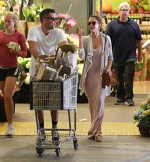 Jessica Alba feet photo thumbnail