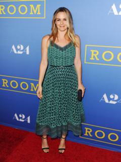 Alicia Silverstone feet photo thumbnail