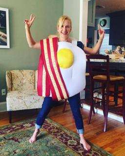 Angela Kinsey feet photo thumbnail