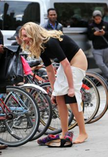 Katherine Heigl feet photo thumbnail
